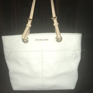 White/beige Michael Kors purse 🌈🔥💝